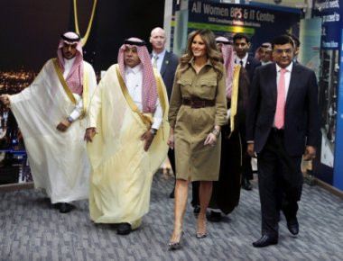 Η Μελάνια Τραμπ στηρίζει τις γυναίκες της Σ.Αραβίας με το στυλ της! (φωτό)